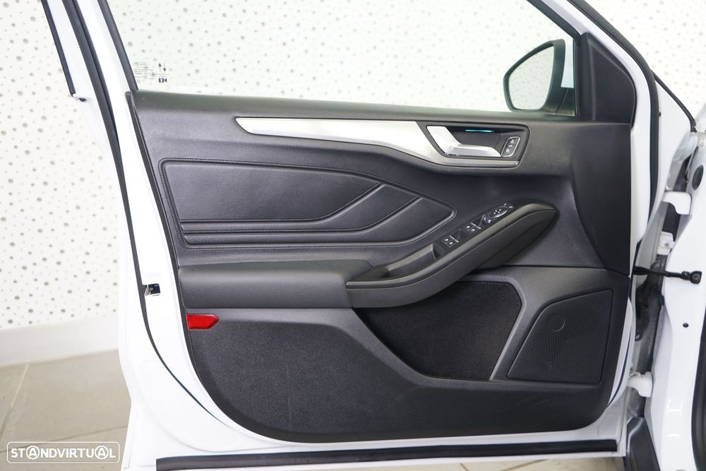 Ford Focus SW 1.5 TDCi EcoBlue Business - 18