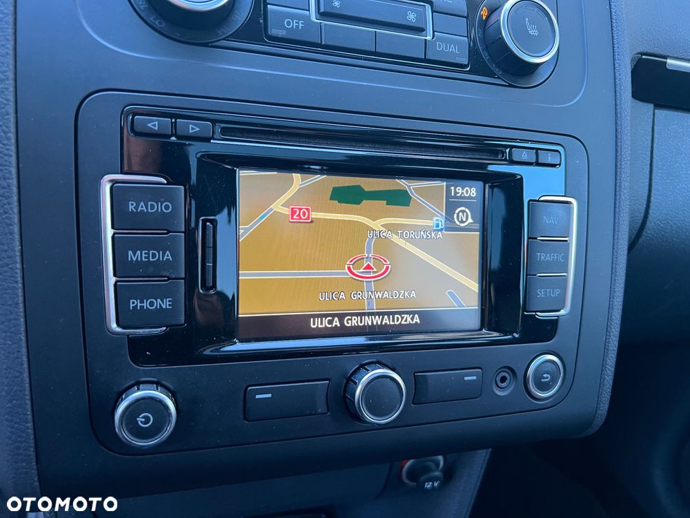 Volkswagen Touran 1.6 TDI DPF BlueMotion Technology Highline - 17