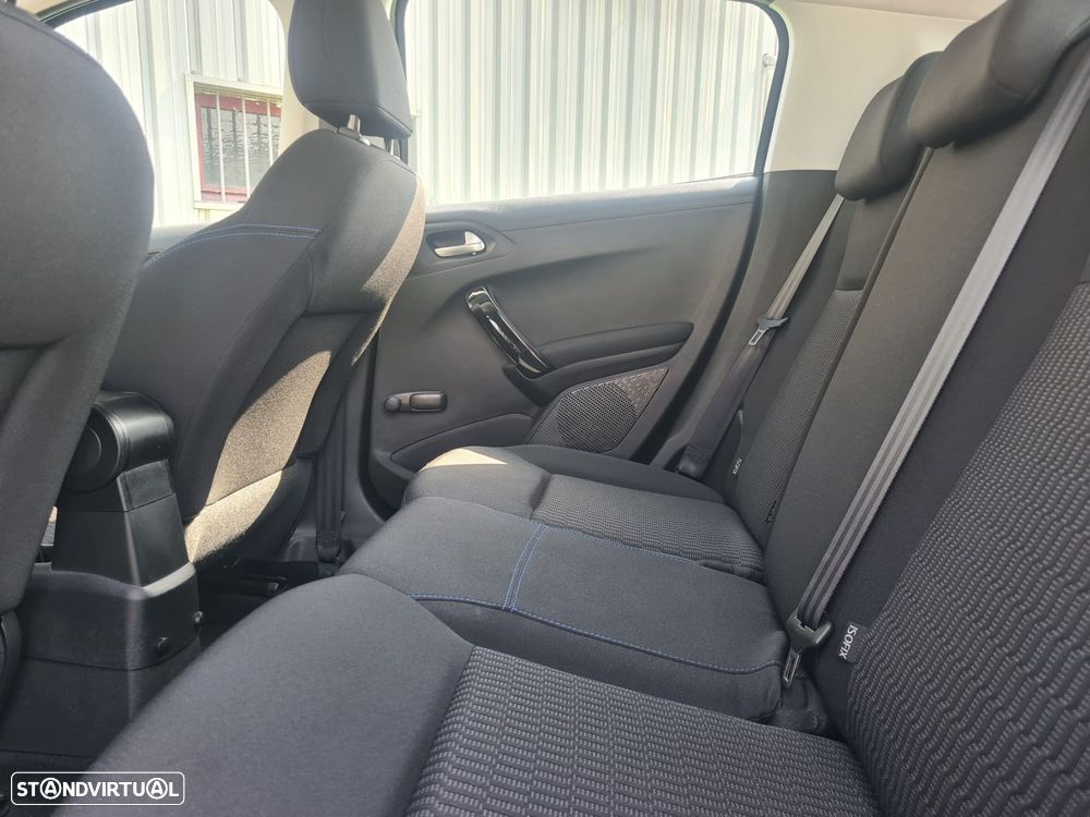 Peugeot 208 1.2 PureTech Signature - 7
