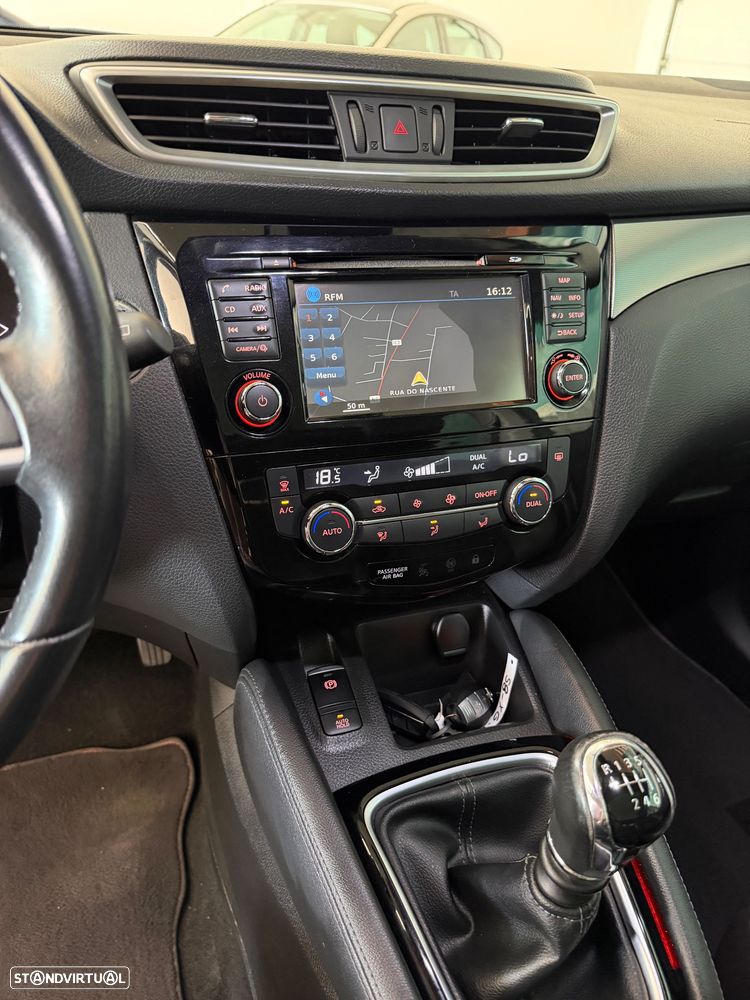 Nissan Qashqai 1.5 dCi N-Connecta J18+Led - 18