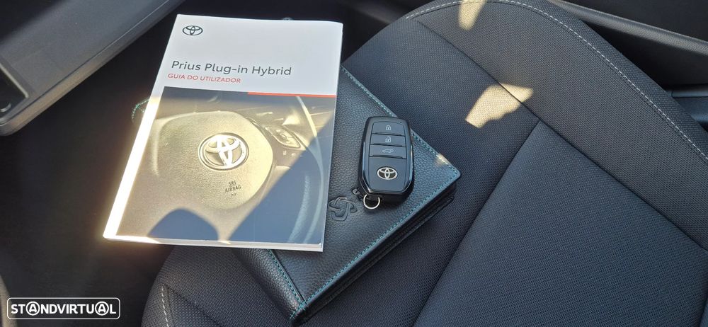 Toyota Prius 2.0 Plug-in Luxury - 23