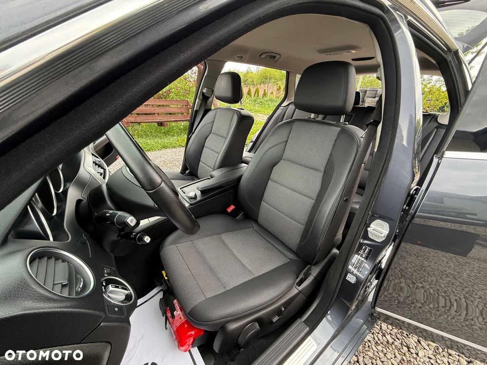 Mercedes-Benz Klasa C 180 CDI Avantgarde Edition - 22