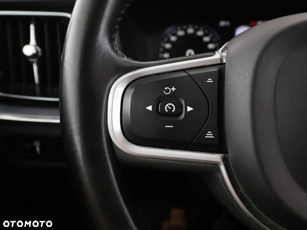 Volvo V60 D3 Momentum - 32
