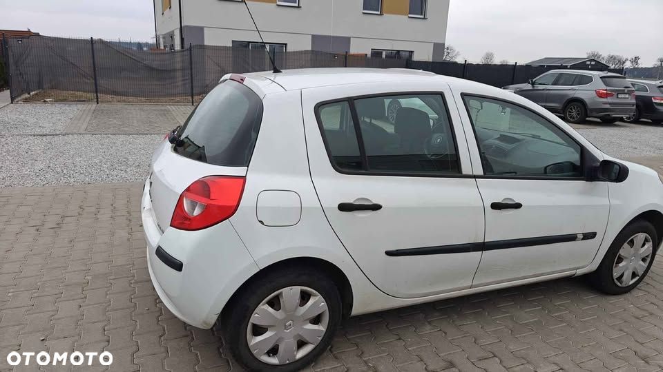 Renault Clio - 7