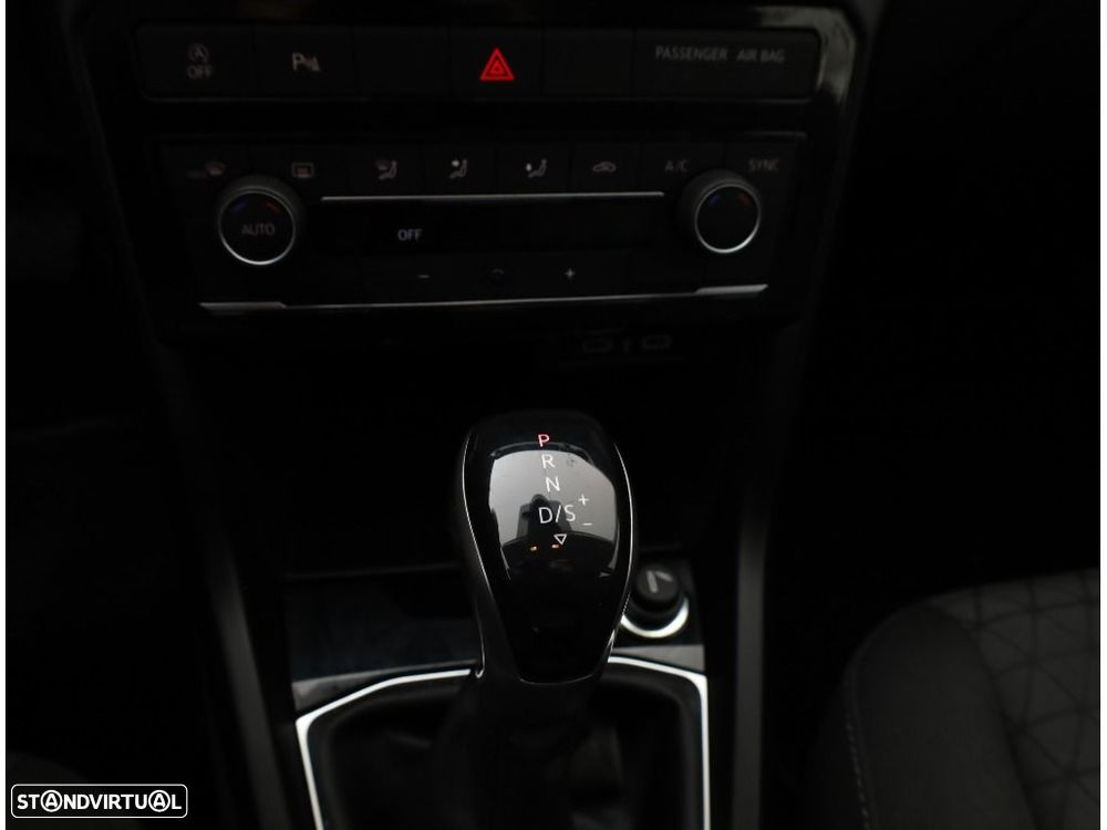 VW T-Cross 1.0 TSI Life DSG - 35