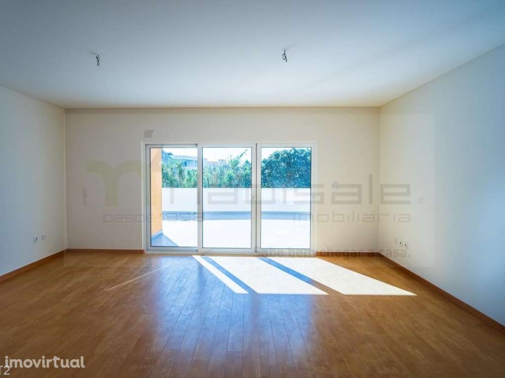 Apartamento T2 no Centro da Parede com Amplo Terraço em Condominio ... - Grande imagem: 2/14