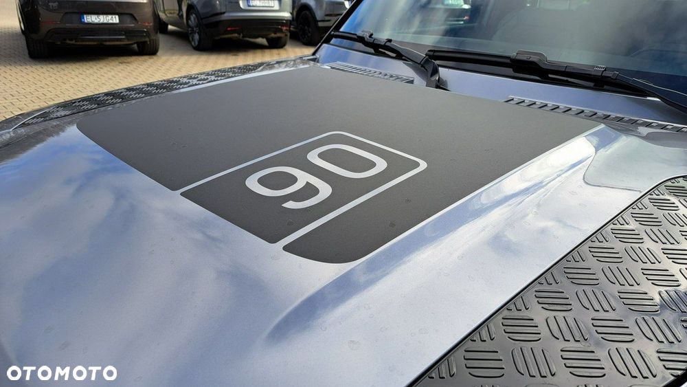 Land Rover Defender - 38