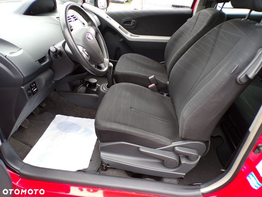 Toyota Yaris - 25