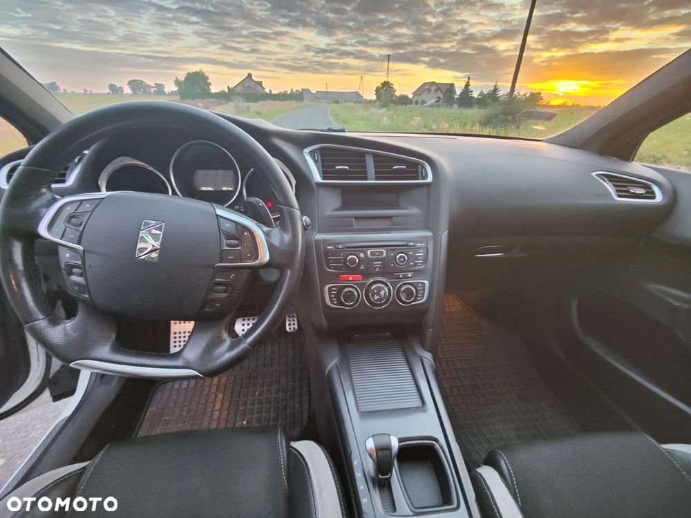Citroën DS4 1.6 e-HDi SoChic MCP - 15