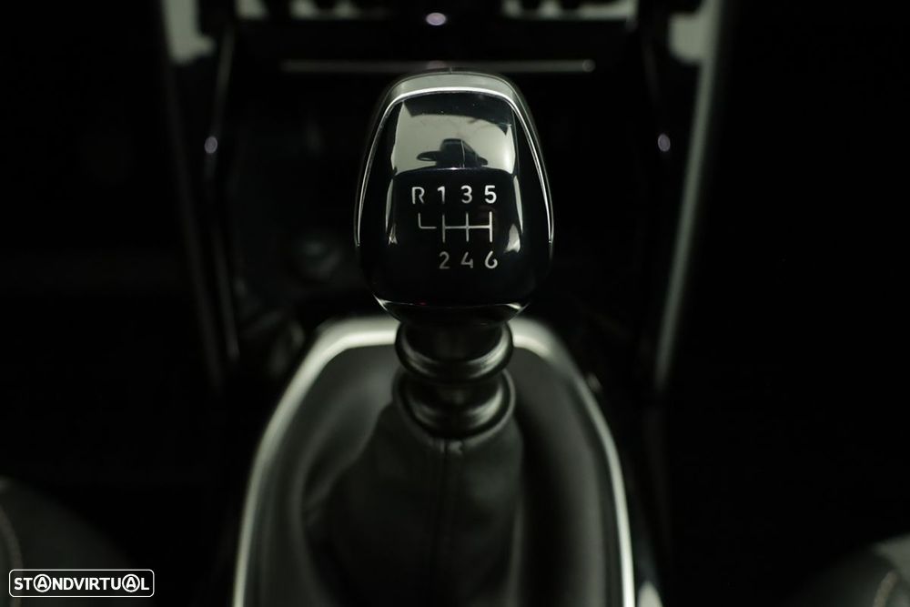 Peugeot 2008 1.2 PureTech Allure - 12