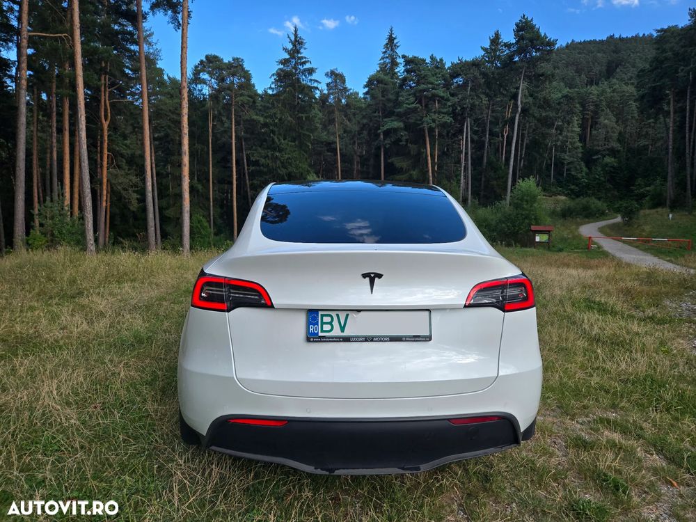 Tesla Model Y - 5