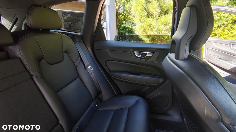Volvo XC 60 T5 R-Design - 31