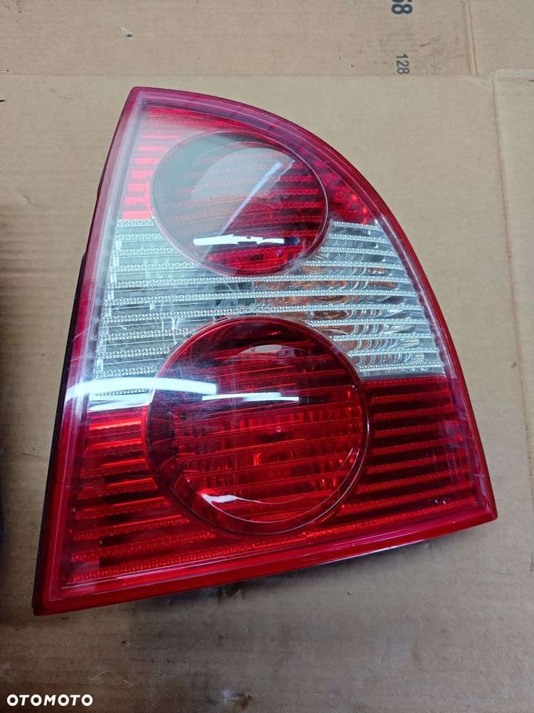 Passat B5 lampa tylna tył PRAWA lift sedan Volkswagen