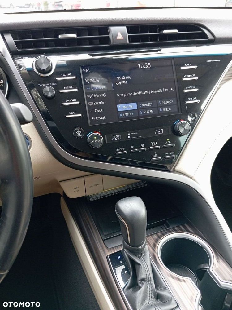 Toyota Camry 2.5 Hybrid Executive CVT - 18