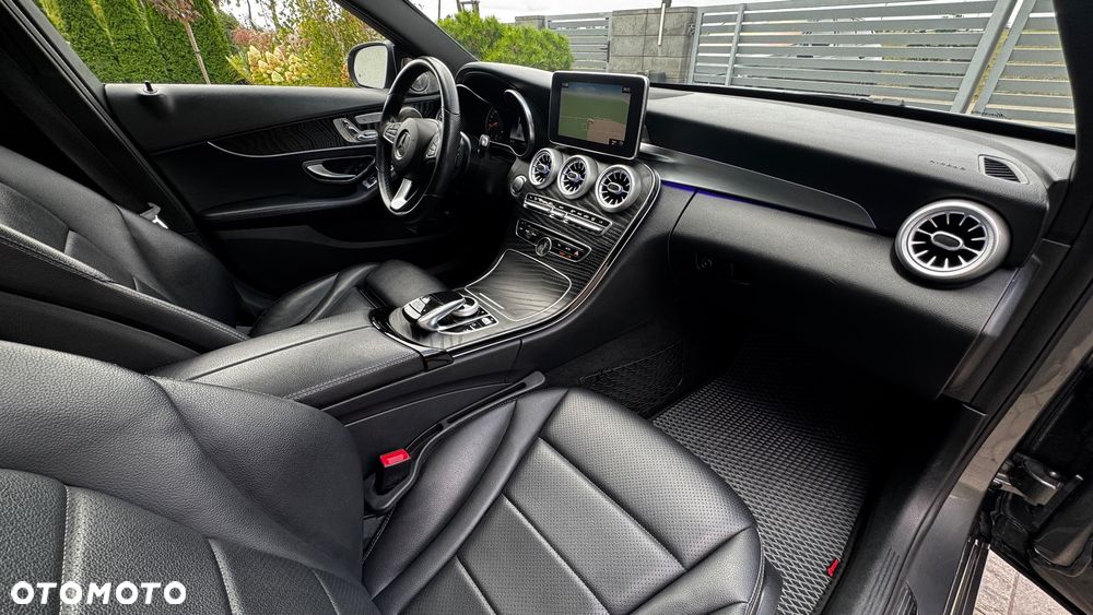 Mercedes-Benz C300 2018 photo 3