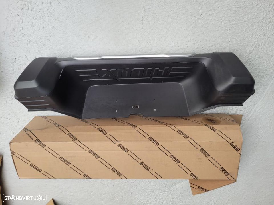Centro Para choques TraseiroToyota Hilux 2019 (Novo original) - 2