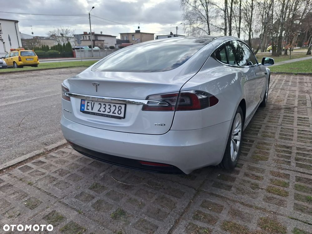 Tesla Model S - 5