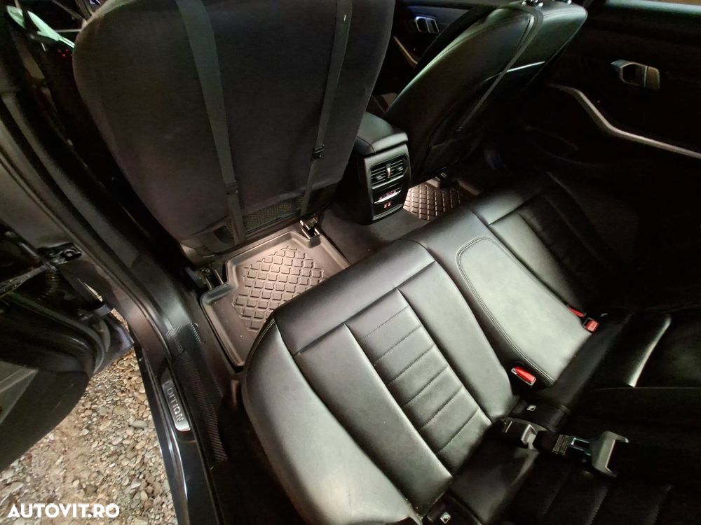 BMW Seria 3 320i AT - 9