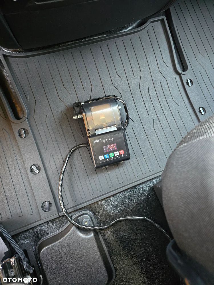 Iveco DAILY 50C18 MROŻNIA 8-PALETOWY + WINDA.1Tona AGREGAT Carrier -20*C +20*C 183Tyś km SERWIS DO OSTATNIEGO Km ASO IVECO SALON PL BOGATA OPCJA WYPOSAZENIA LED NAVI AKTYWNY TEMPOMAT FOTEL KIEROWCY PNEŁMATYCZNY - 41