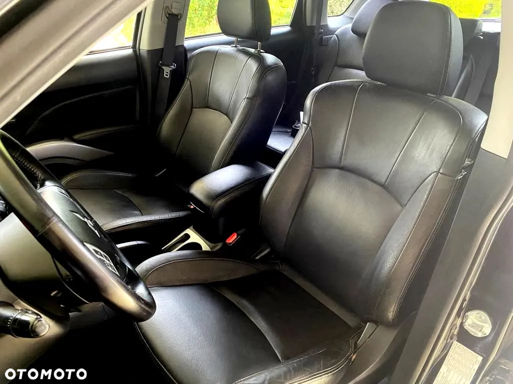 Mitsubishi Outlander 2.0 DID Instyle NAVI - 23