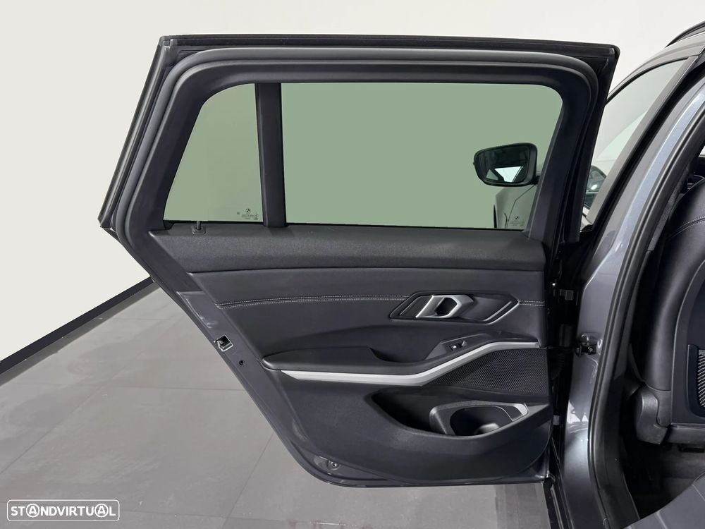 BMW 320 e Corporate Edition Auto - 41