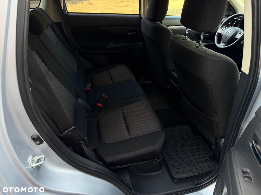 Mitsubishi Outlander 2.2 DI-D 4WD Automatik Instyle - 19