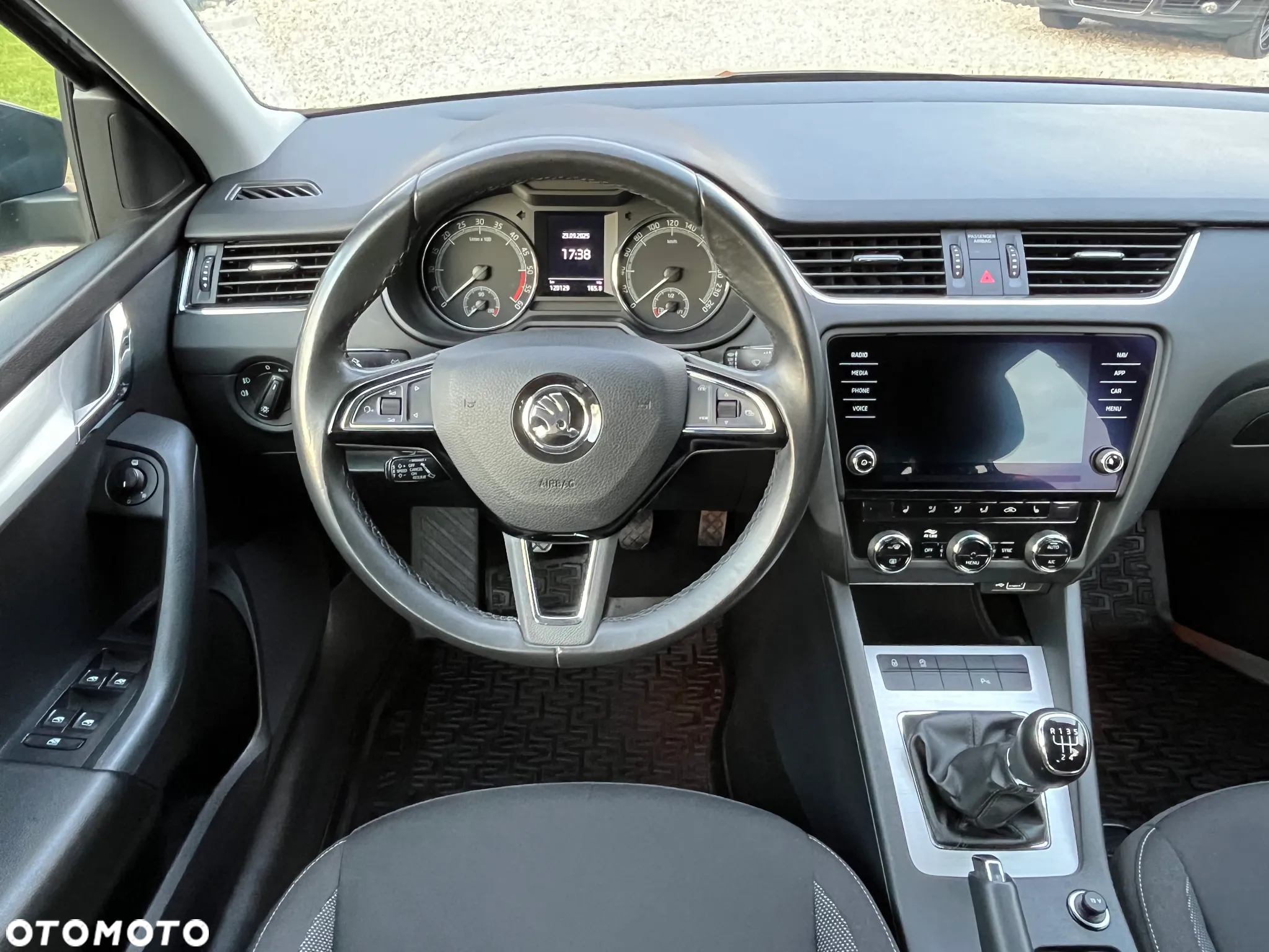 Skoda Octavia 1.6 TDI SCR Ambition - 9