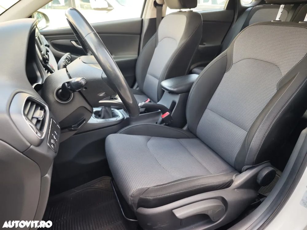 Hyundai i30 1.5 110CP 5DR M/T Comfort - 11