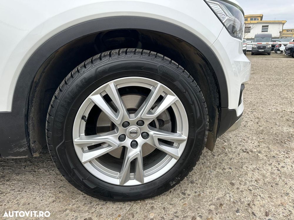 Volvo XC 40 B4 AT8 AWD Mild Hybrid Momentum Pro - 15