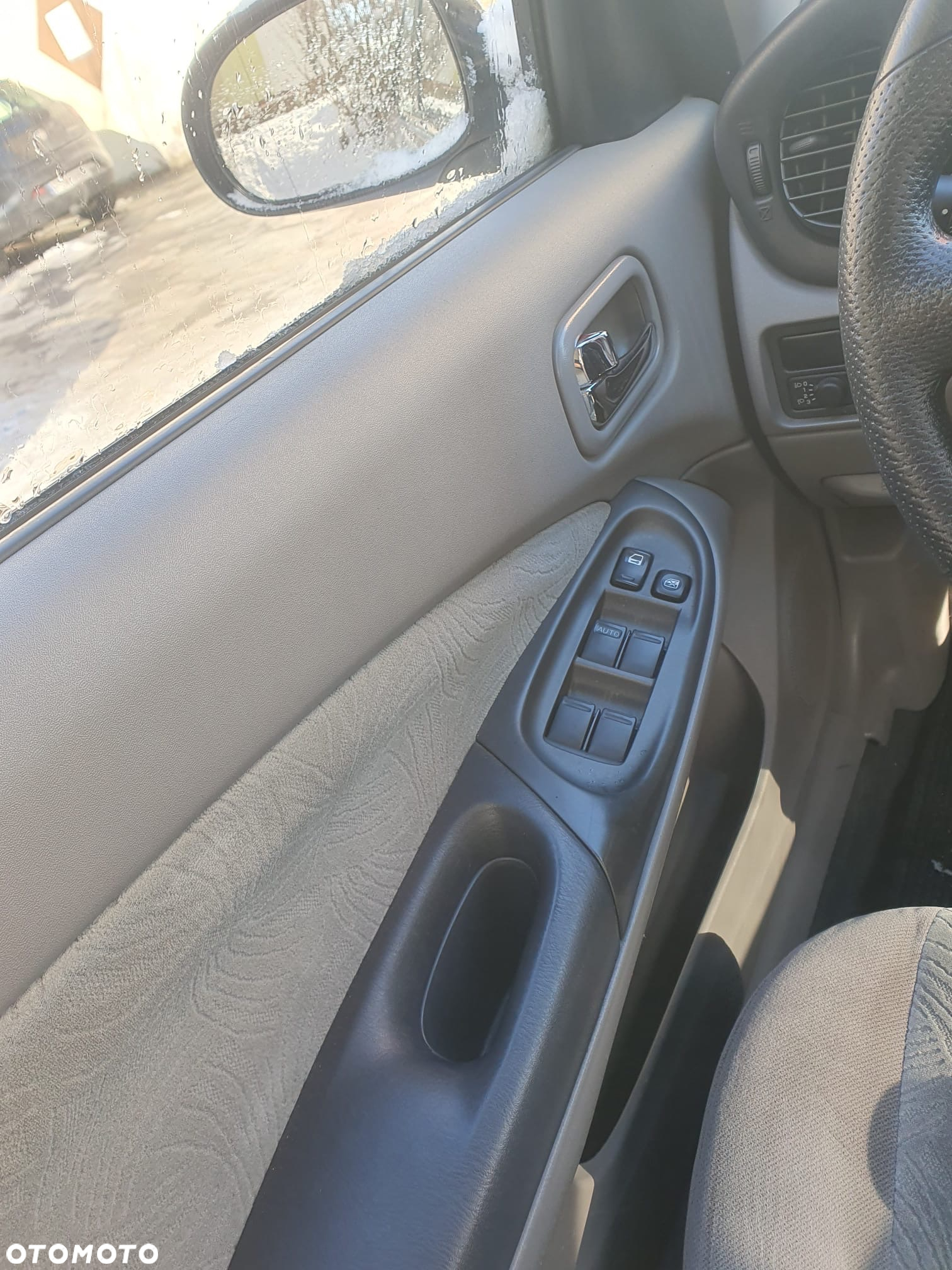 Nissan Almera - 15