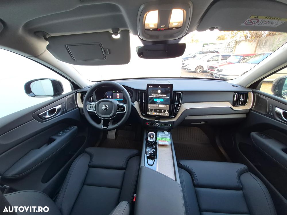 Volvo XC 60 B5 AT AWD MHEV Plus Dark - 14