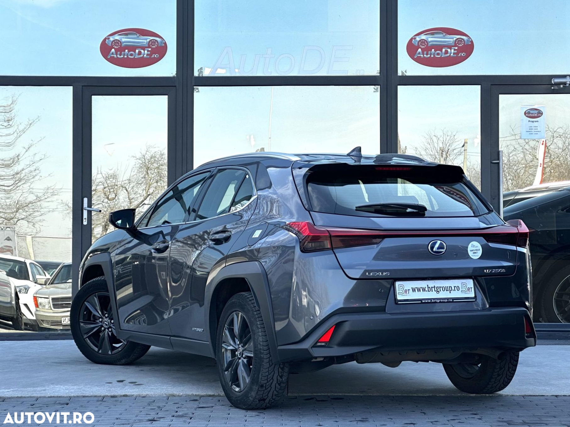 Lexus UX - 4