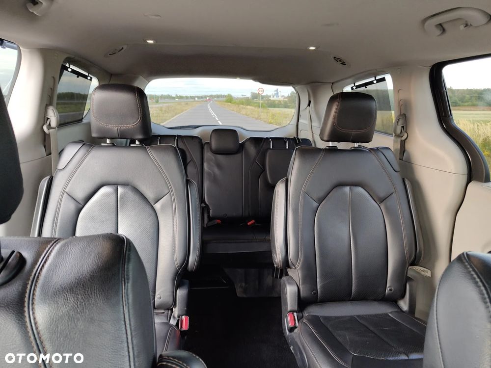 Chrysler Pacifica - 27