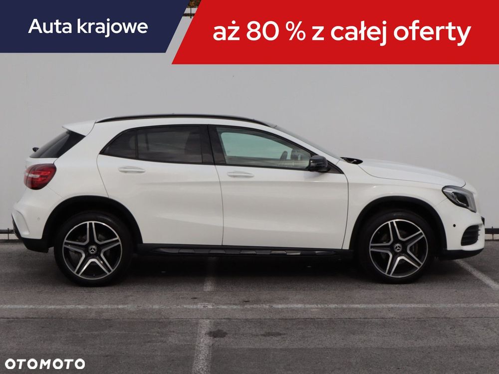 Mercedes-Benz GLA - 8
