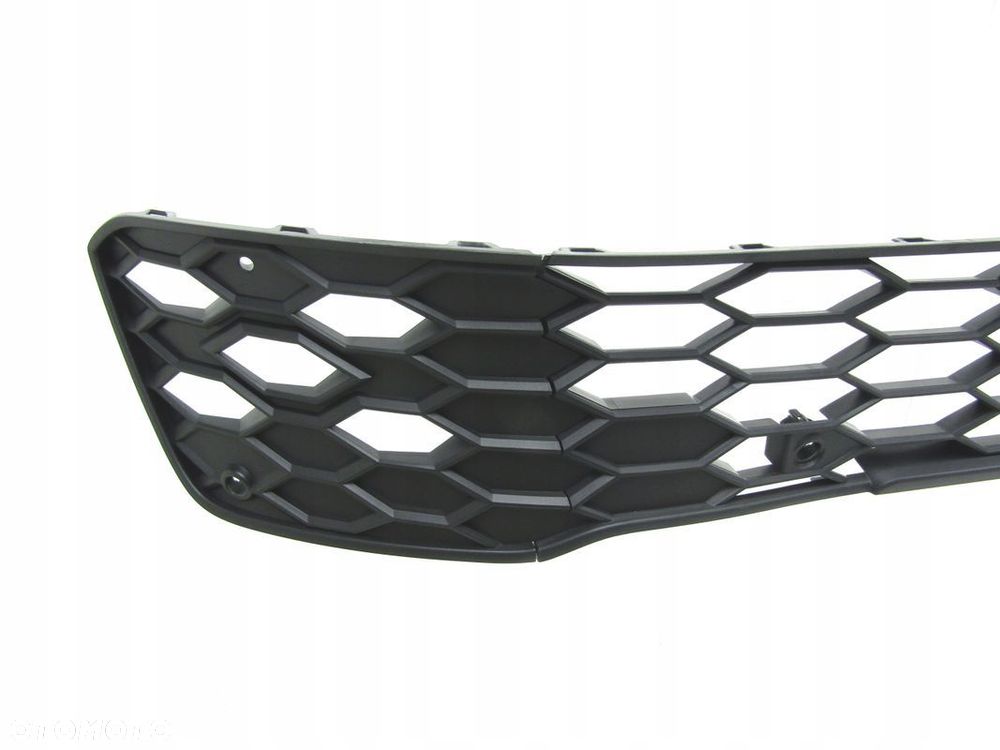Kratka / Kratki czarny mat w zderzak przedni VW Golf 8 GTi 20 - 24 PDC - 3