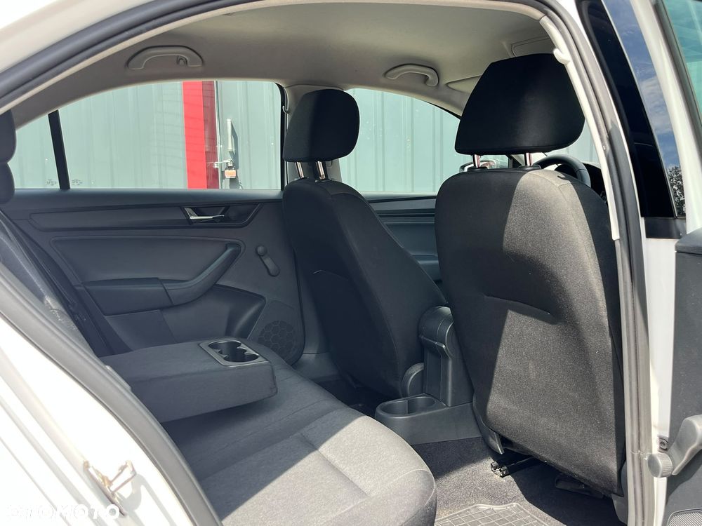 Skoda RAPID 1.0 TSI Active - 19