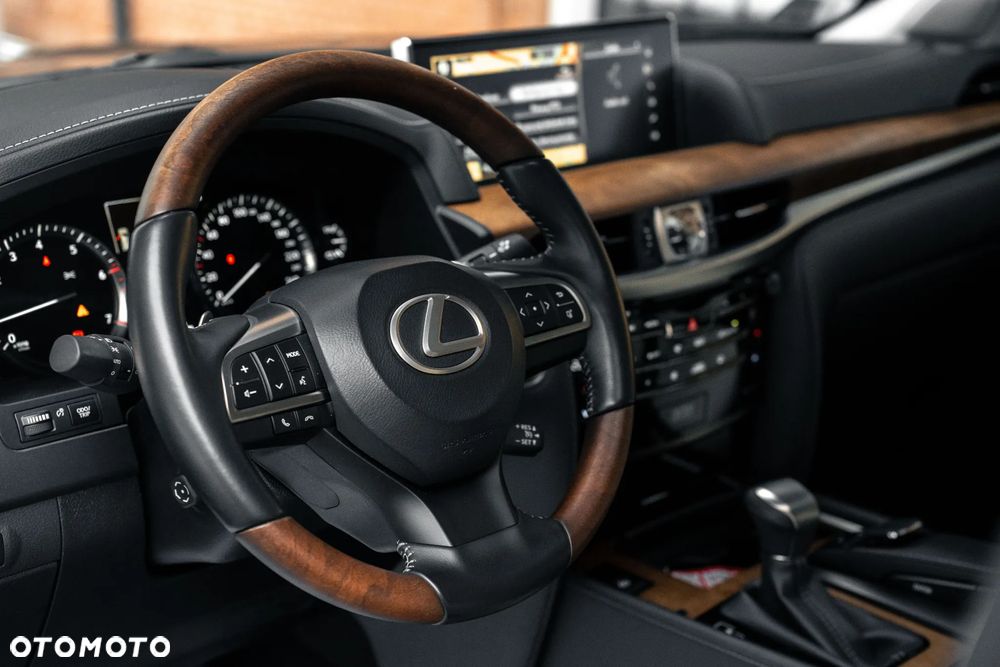 Lexus LX - 15