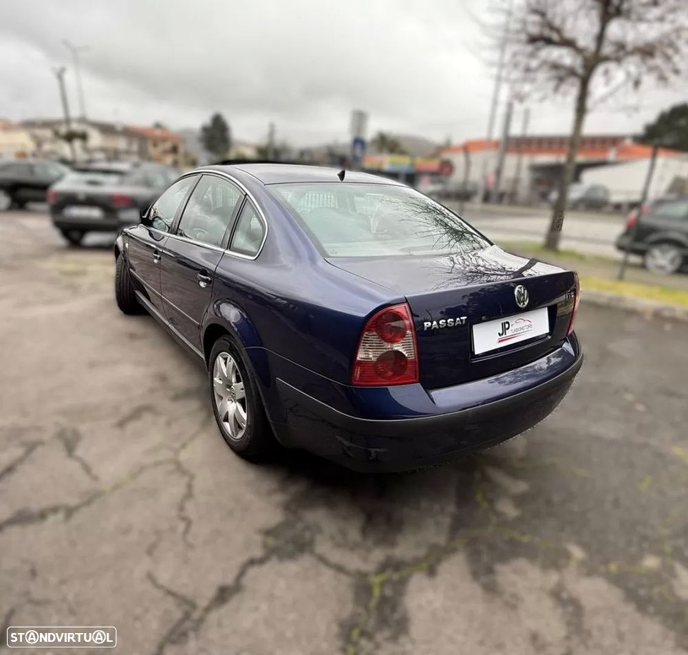 VW Passat 1.9 TDi Highline - 8