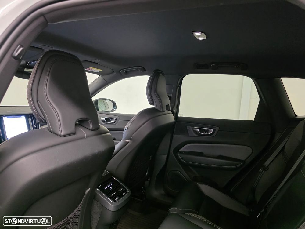 Volvo XC 60 2.0 B5 R-Design AWD - 26