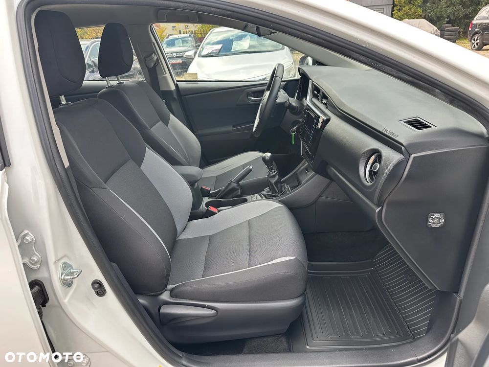 Toyota Auris - 17