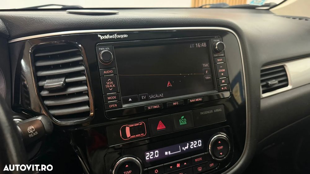 Mitsubishi Outlander 2.0 4WD Plug-In Hybrid - 19