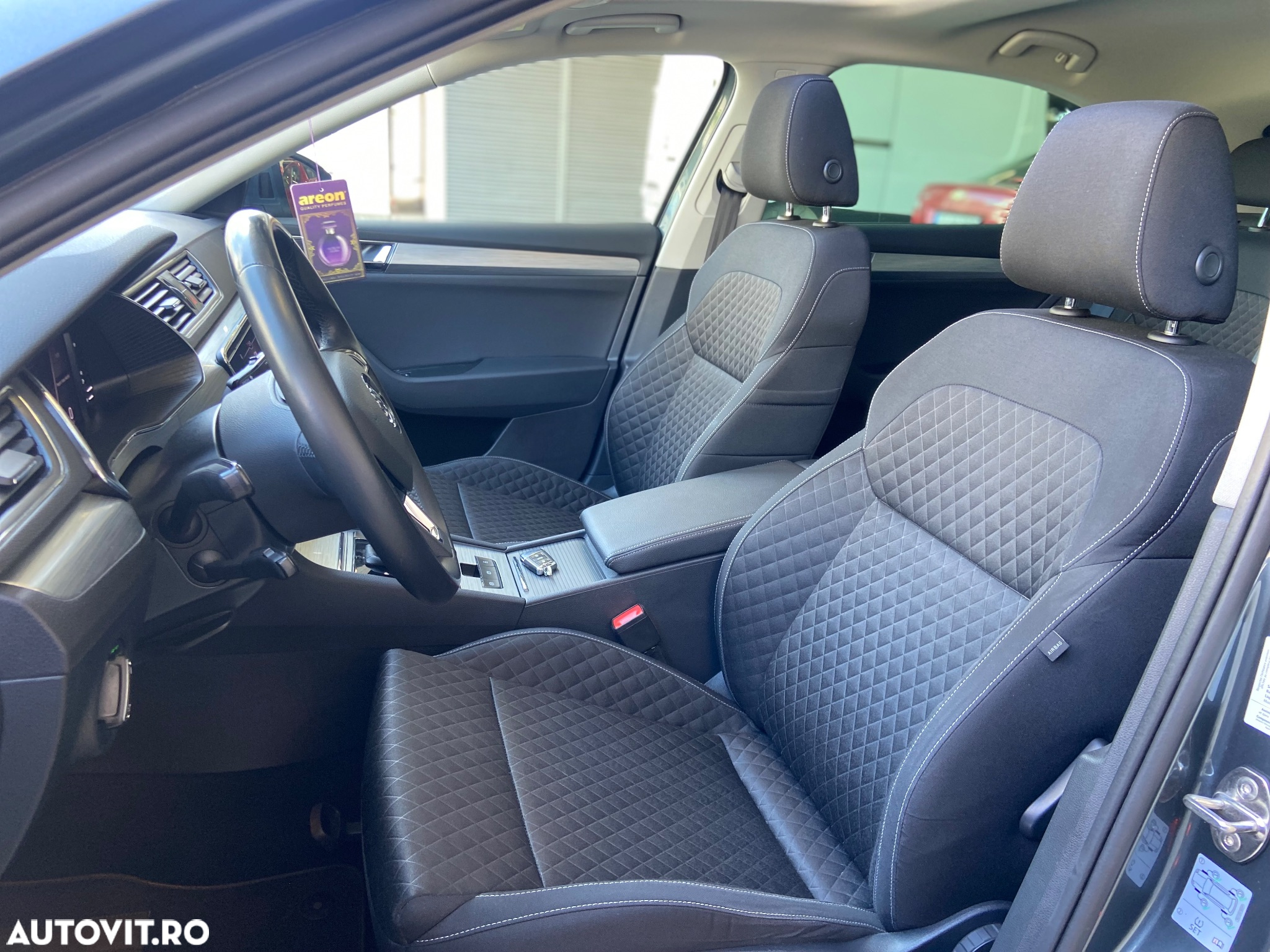 Skoda Superb 2.0 TDI DSG Premium Edition - 12