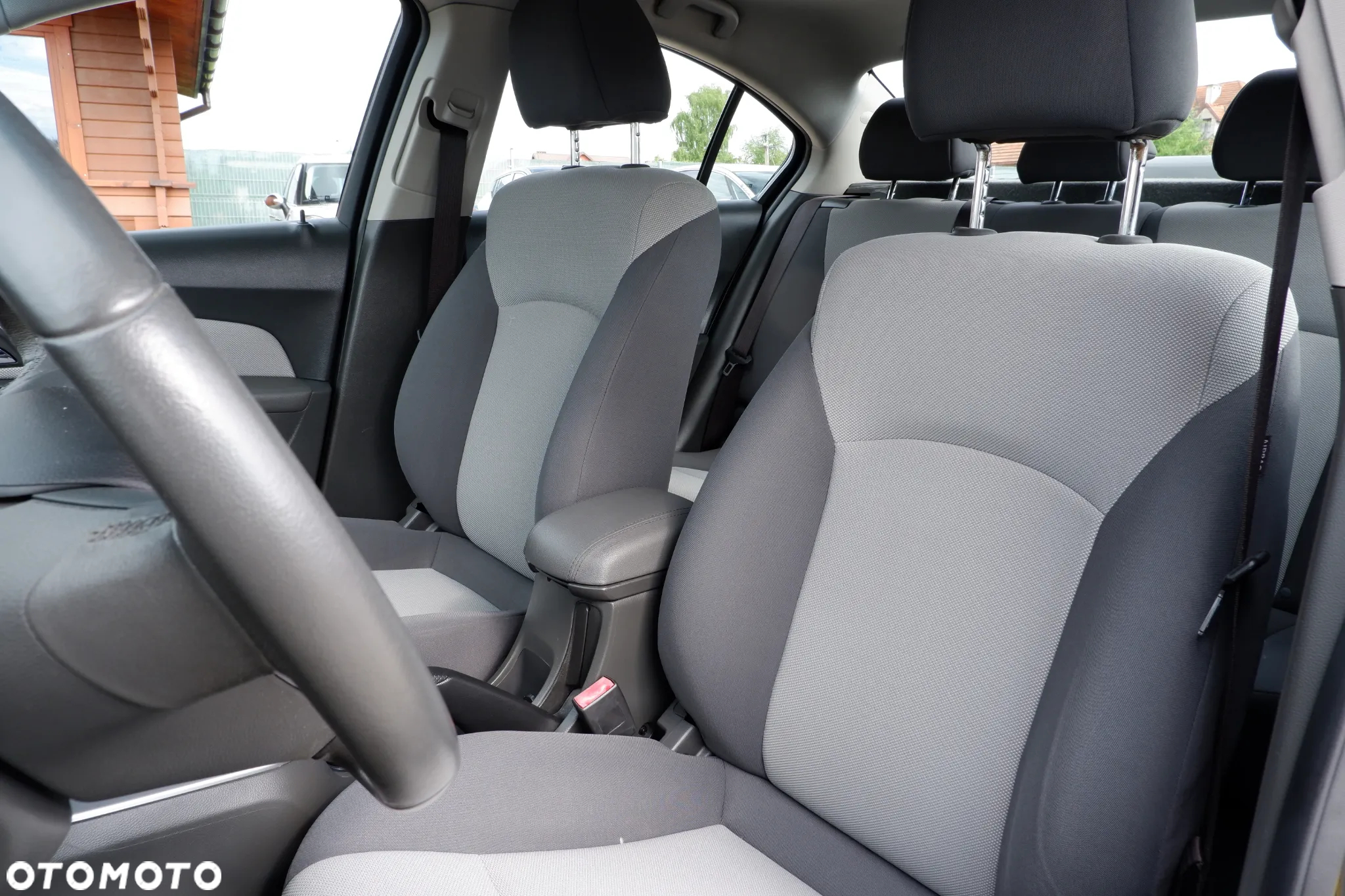 Chevrolet Cruze 1.6 LS - 27