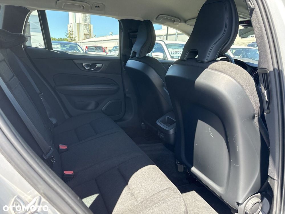 Volvo V60 D3 Momentum Pro - 28