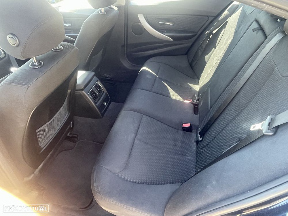 BMW 318 d Touring xDrive Advantage - 14