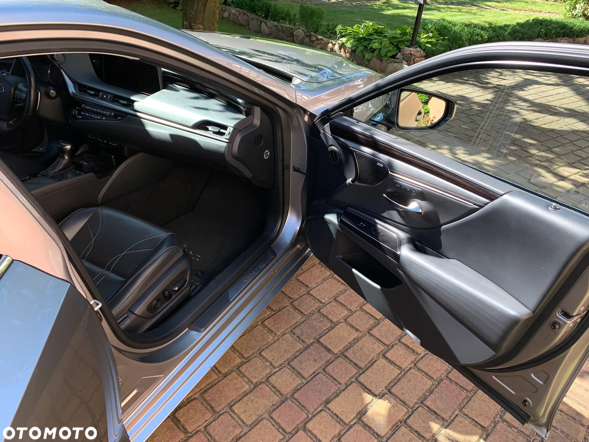 Lexus ES 300h Omotenashi - 31