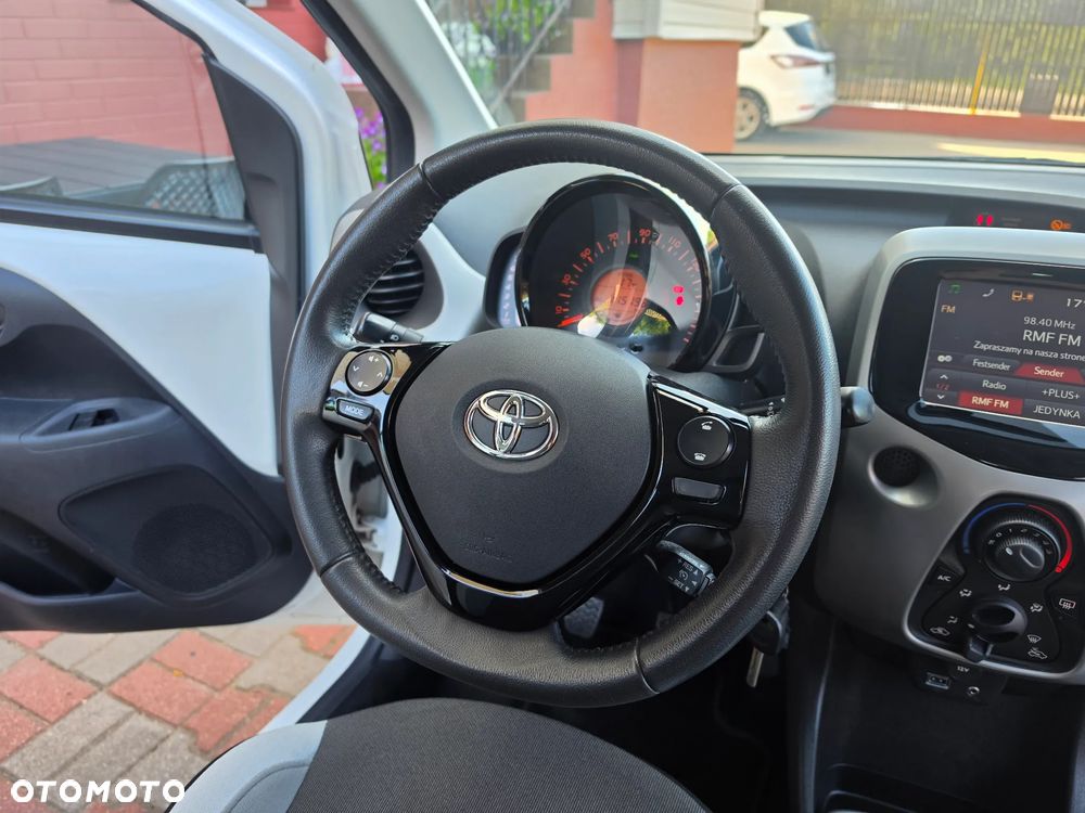 Toyota Aygo x-clusiv - 21