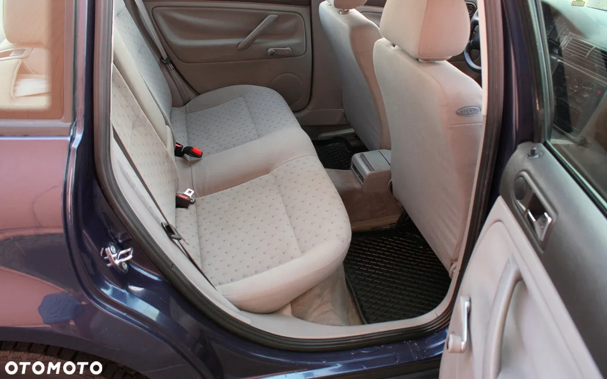Volkswagen Passat 1.6 GL - 9