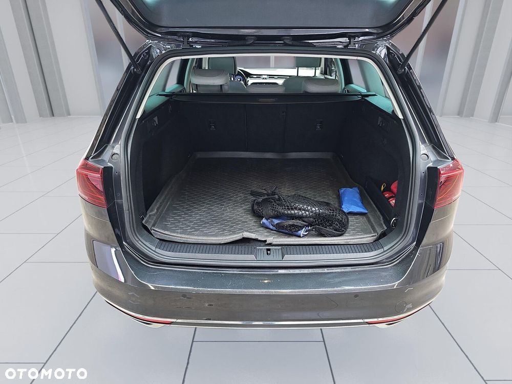 Volkswagen Passat - 18