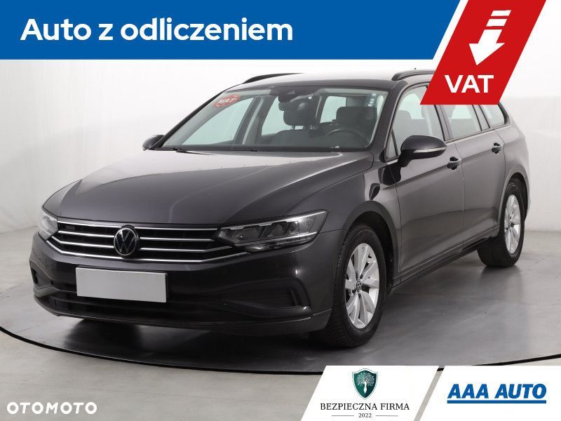 Volkswagen Passat - 1